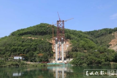 澜沧江特大桥成功合龙,300米大桥跨径创纪录!景海高速再传好消息 罗宗伟 通讯员 王卓 摄