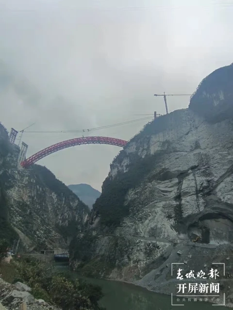 宜昭高速二期白水江特大桥主拱圈合龙 (4).jpg