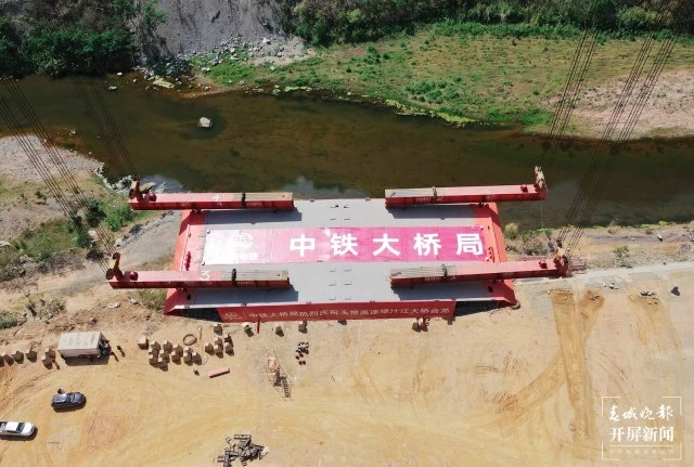 世界最大跨度单塔单跨钢箱梁悬索桥合龙 玉楚高速